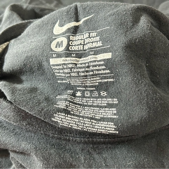 NIKE Legendary Status Men's Regular Fit T-shirt Black Gold Size Medium - Picture 3 of 5